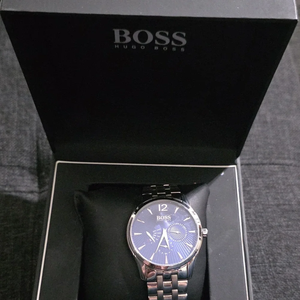 Hugo Boss Silver Metal Bracelet Analog Wristwatch Blue Dial Day/Date Sub-Dial w…